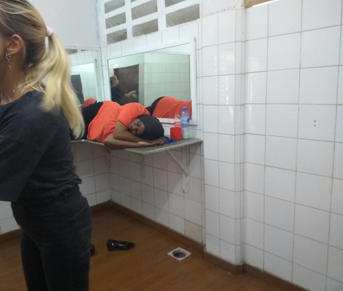 Женский туалет аэропорта, Занзибар, Танзания
