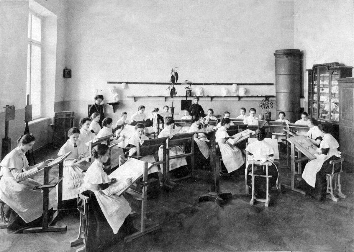 Институт благородных девиц 19 век. Смолянки смольный институт благородных девиц. Смольный институт благородных девиц. Институт благородных девиц смольный институт. Смольный институт благородных девиц в 18 веке.