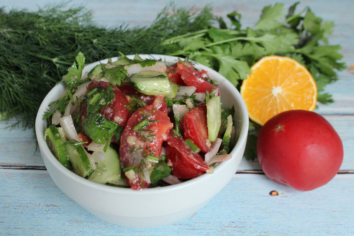 Салат из томатов с грецкими орехами