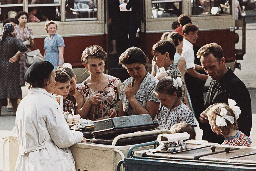 Ссср 1958. Дмитрий Бальтерманц 1960 выпускной. Красивые советские кадры. 1958 Год СССР. 1960 Год СССР мороженое.