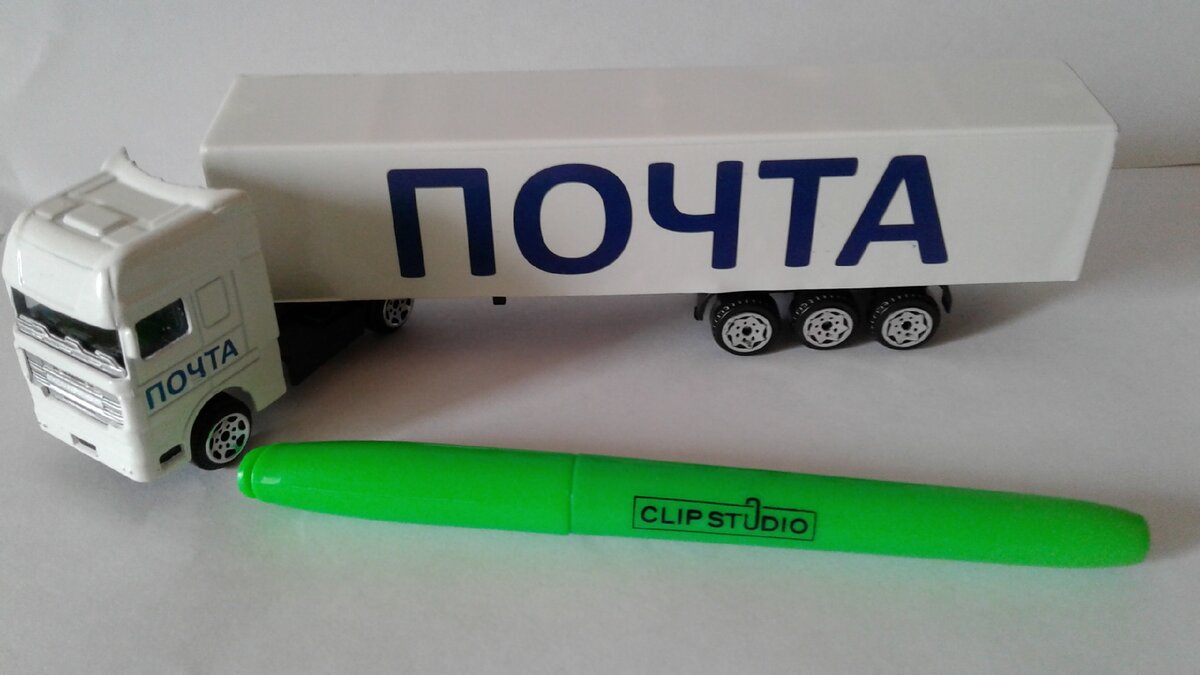 Автомодель седельного тягача с полуприцепом.