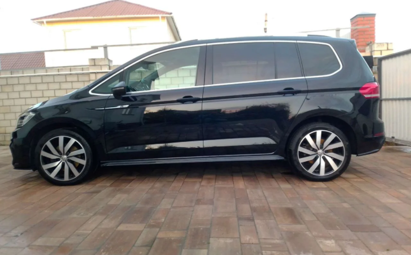 Источник: https://www.avito.ru/moskva/avtomobili/volkswagen_touran_2017_2035033268