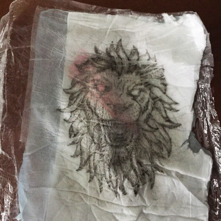 Фото от клиента. Тату отпечаталась на пелёнке. 