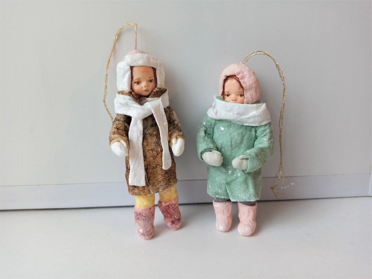 Вот таких подружек из ваты я сделала в подарок близким