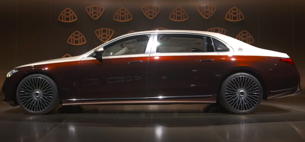 Новый  майбах  в бежево-красном цвете