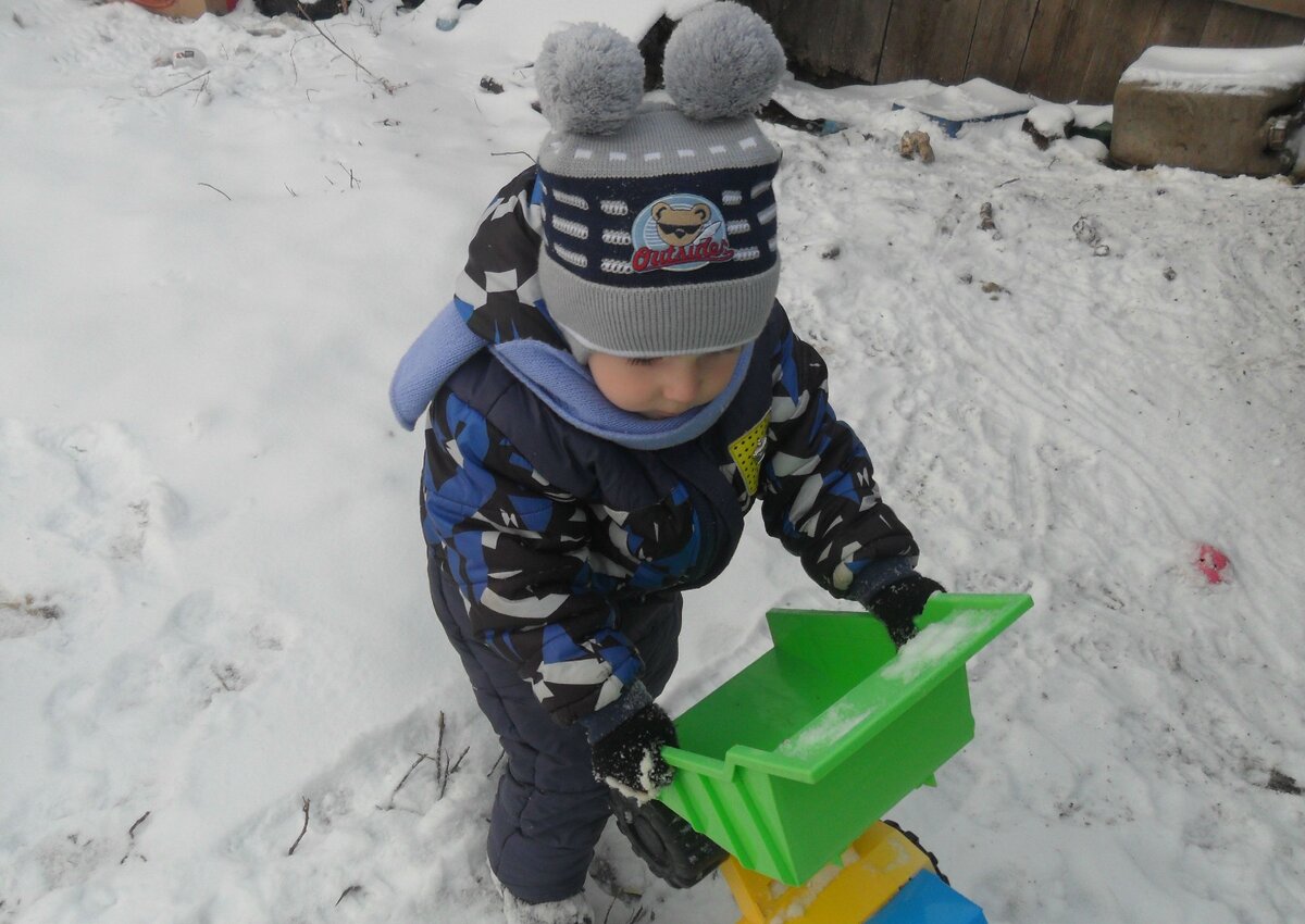 Гуляем во дворе. Фото автора