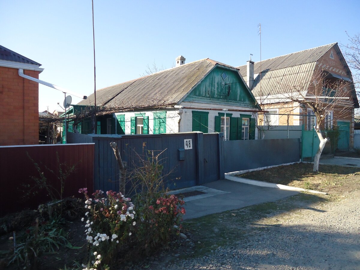 Фото автора, Игорь Попов. Двухскатные крыши, старые дома