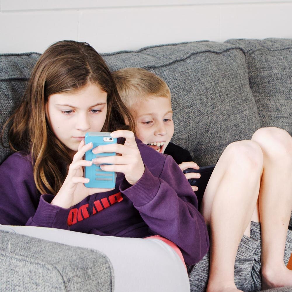 телефон для ребенка, время нужно ограничивать 