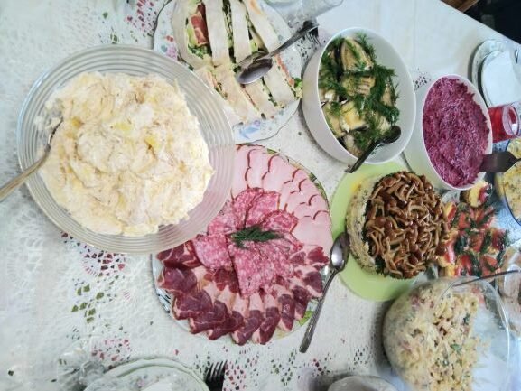 Салаты и закуски на праздничном столе