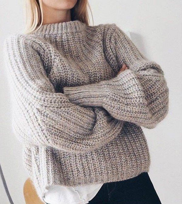 Уютный женский свитер – экскурс по моделям 2020-2021 гг