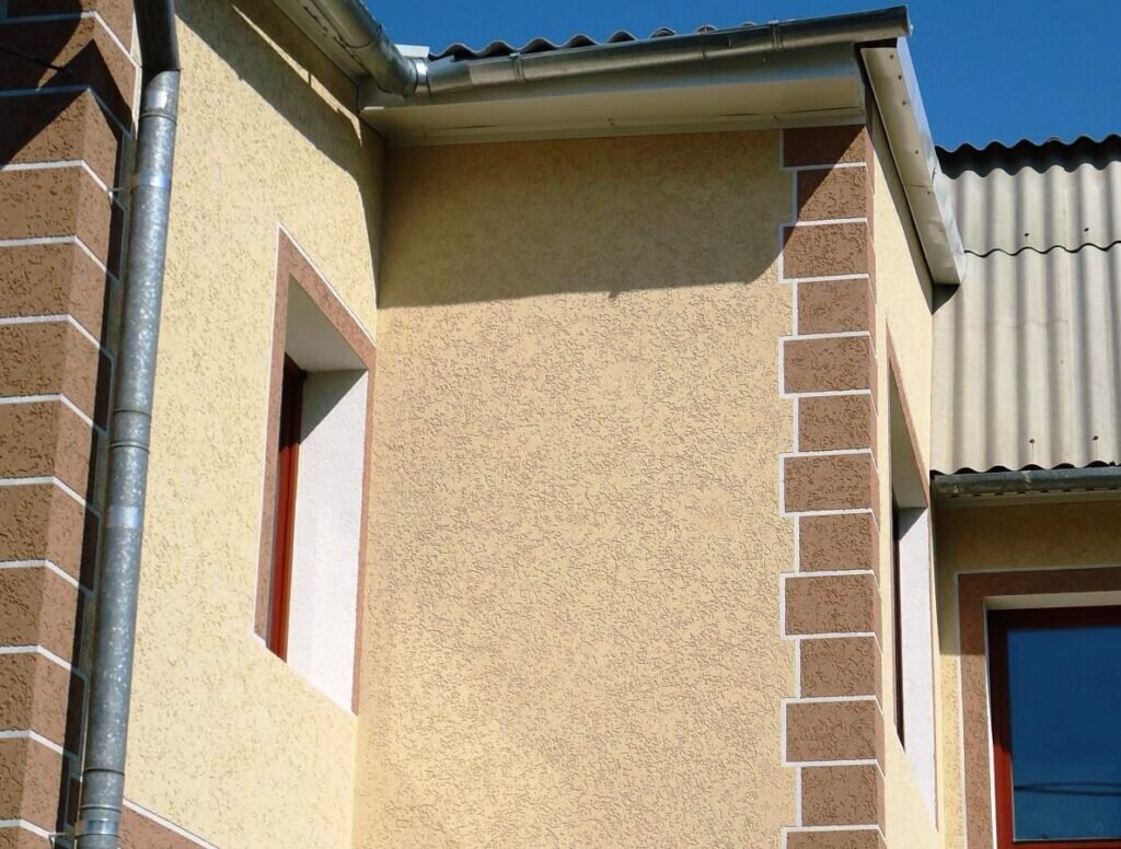 Фото: kraski-net.ru/wp-content/uploads/2020/12/SHtukaturka-na-fasade-1024x776.jpg