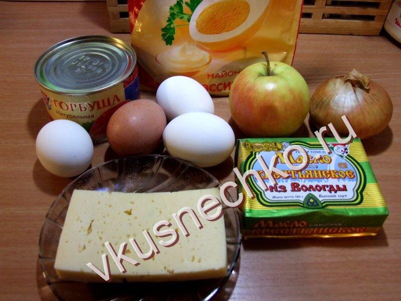 Салат «Мимоза» с сыром и сливочным маслом