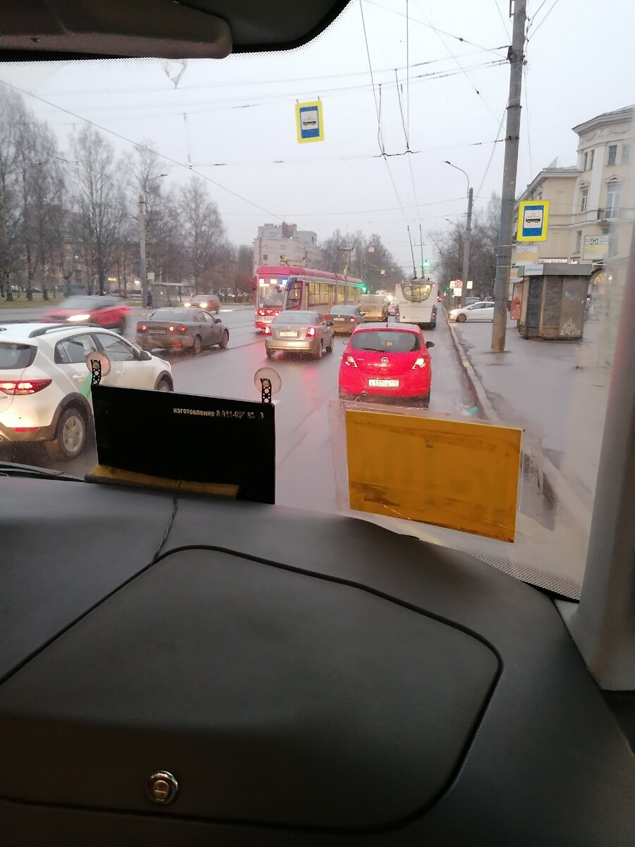 Полет с этого места был бы знатный, прямиком в лобовое. 