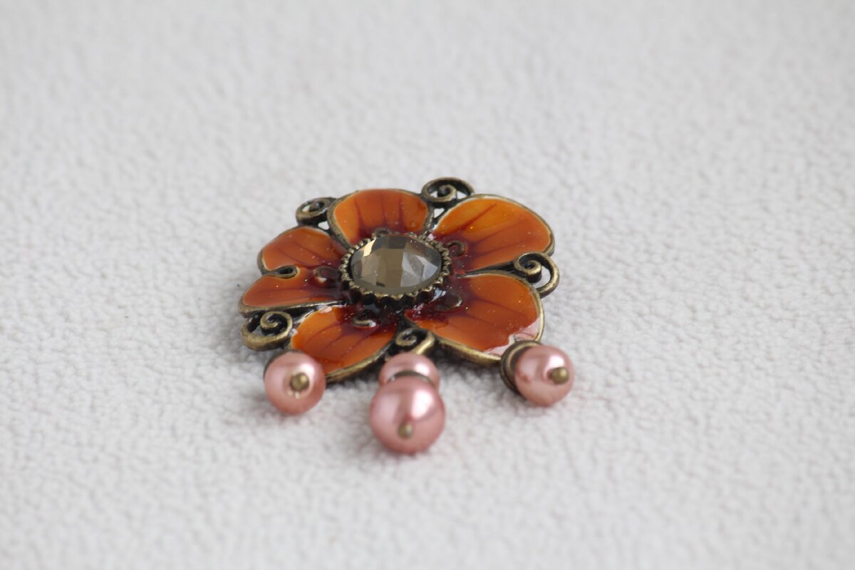 Брошь цветок. Фото автора канала