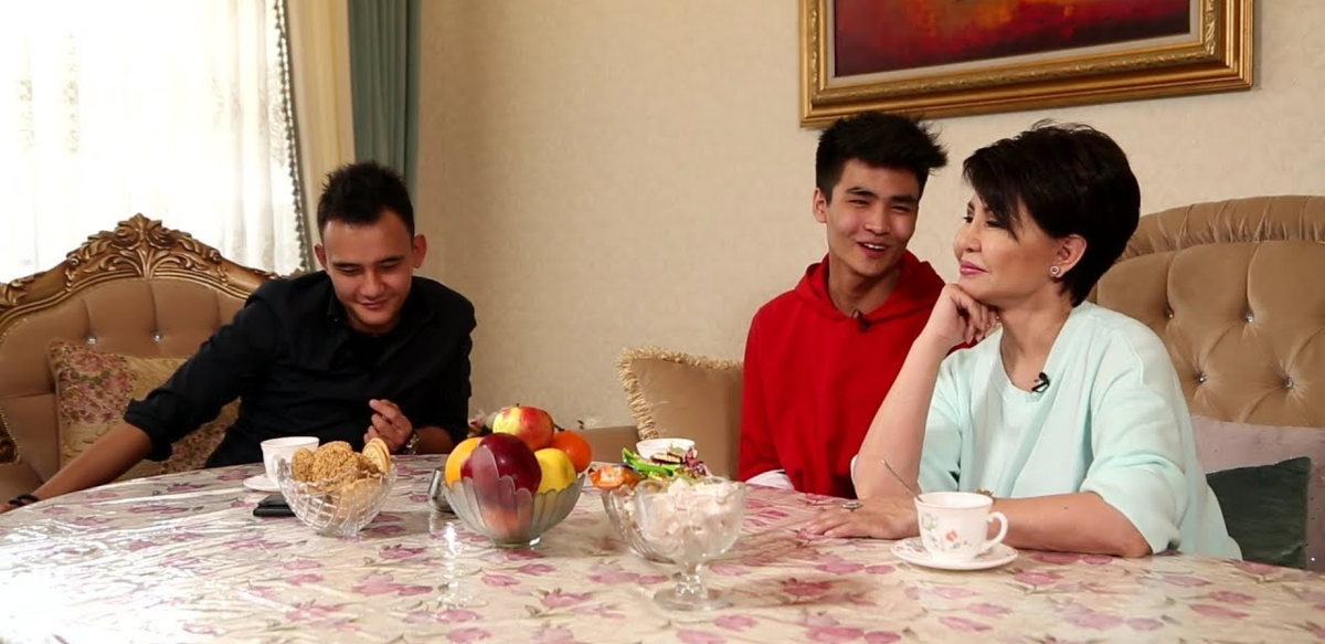 Роза рымбаева фото с семьей