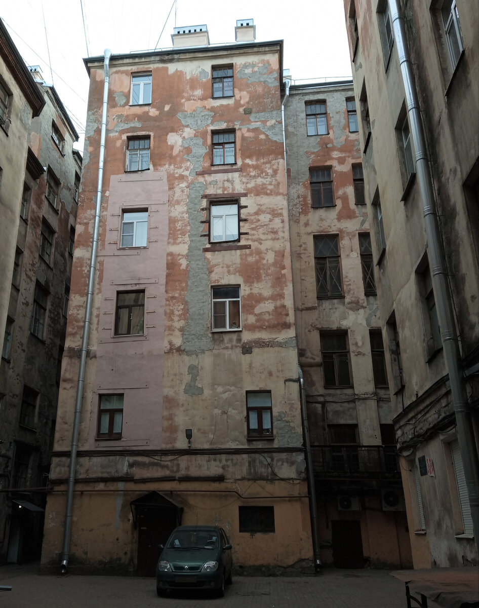 Двор выглядел примерно так. Фото автора