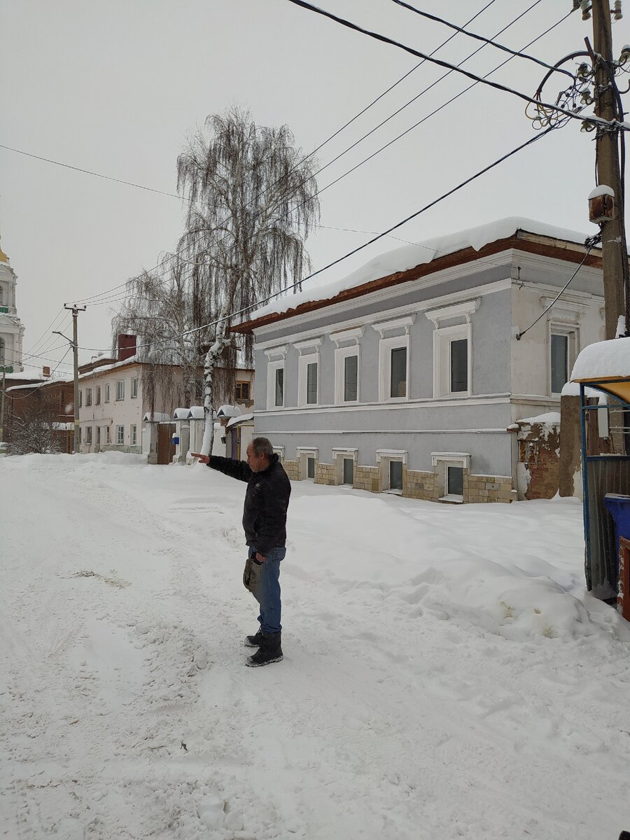 Рассказывает где что было