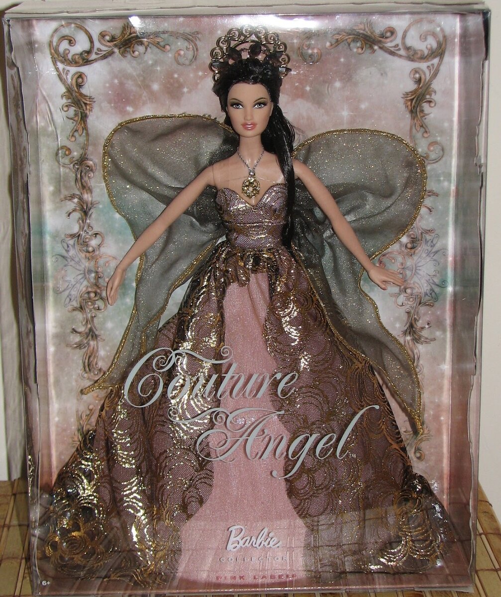 Коробка этого ангела тоже оформлена, как витрина. (источник Яндекс-картинки)