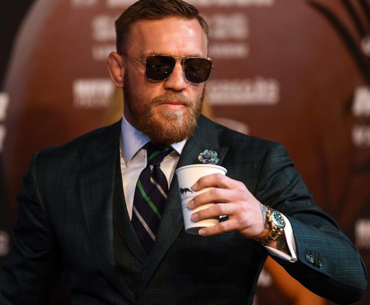 Экс-чемпион UFC в двух дивизионах Конор Макгрегор успешно перенес операцию после травмы, которую он получил в поединке с американцем Дастином Порье на турнире UFC 264 в Лас-Вегасе. Напомним, 32-летний Макгрегор получил перелом ноги в первом раунде и не смог выйти на второй, после чего бой был остановлен. Порье была присуждена победа техническим нокаутом.
— Ребята, только что из операционной! Операция прошла отлично! Ощущение потрясающее! 6 недель на костылях и я вернусь, — написал ирландский боец.

Впервые в карьере Макгрегор потерпел два поражения подряд. Теперь у него шесть поражений при 22 победах.