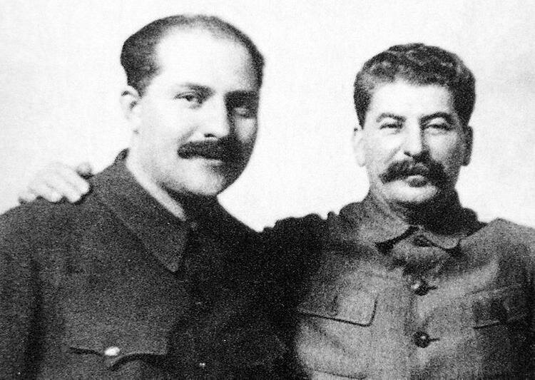 Верные соратники: Лазарь Каганович и товарищ Сталин.