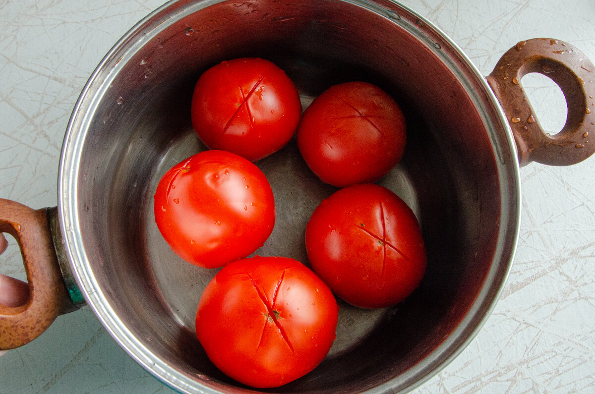 Кожура томатов. Кожура помидора. Томаты в собственном соку без кожицы.