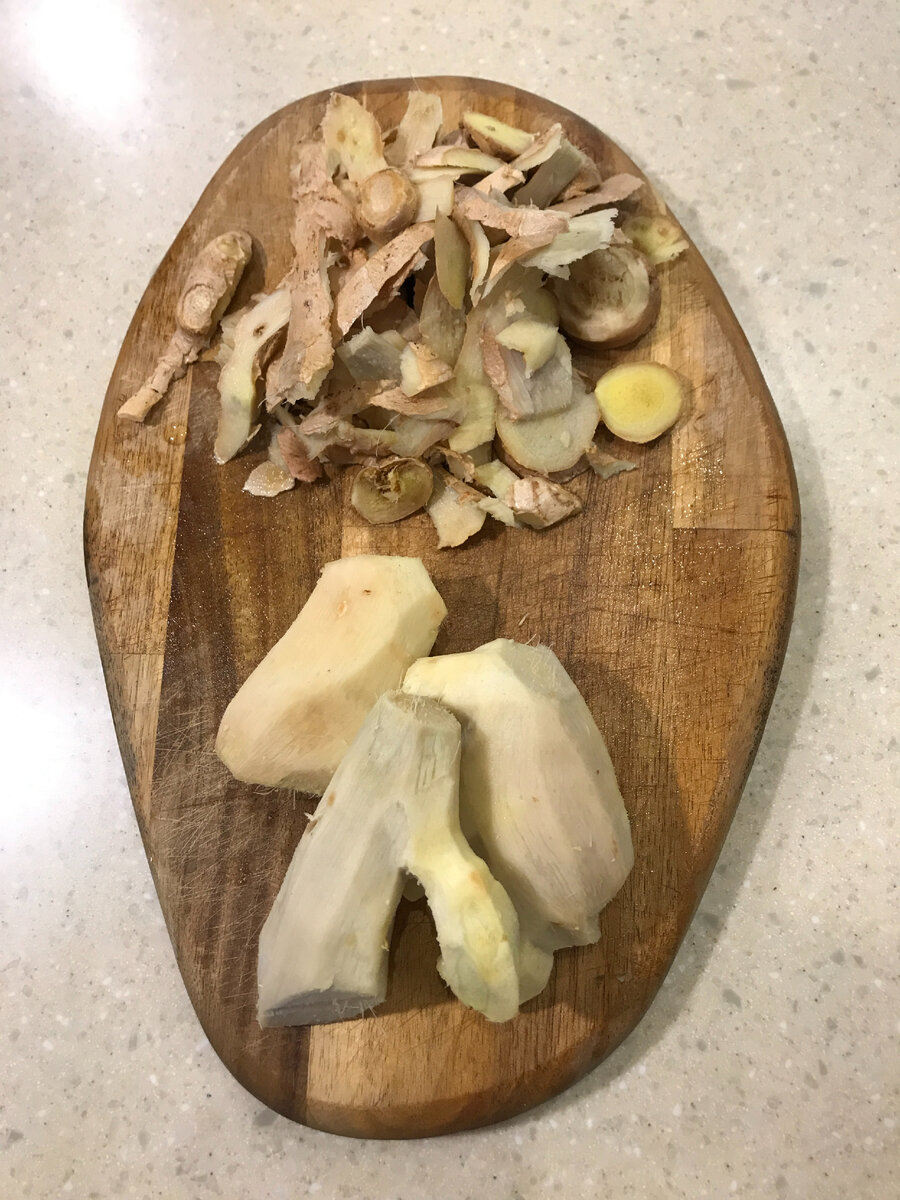 Очищенный корень имбиря