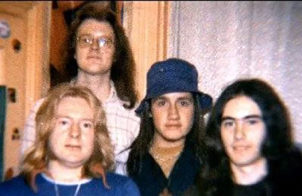 INFLUENCE. Слева направо: Пол Сирс (ударные), Боб Версчойл (вокал), Дэйв Смит (гитара), Стив Харрис (бас-гитара). Во многих источниках эту четверку отождествляют как GYPSY'S KISS при полной неразберихе в датах. Я опирался на информацию сайта https://www.gypsyskiss.net, где указано, что INFLUENCE стали GYPSY'S KISS после прихода в группу второго гитариста Тима Нэша, став квинтетом. Фото: https://www.gypsyskiss.net