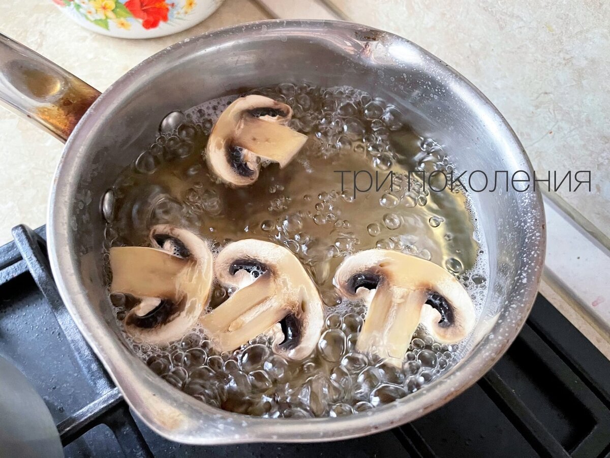 Три простых грибных салата на скорую руку. Красивые, вкусные и вместо  закуски к любым напиткам хороши | ТРИ ПОКОЛЕНИЯ | Дзен