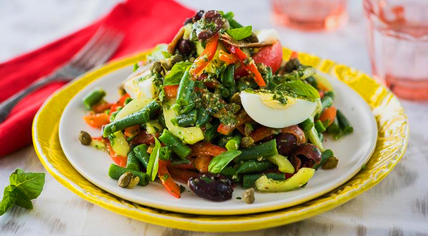 Вкусный и удивительно красивый салат для вашего праздничного стола.