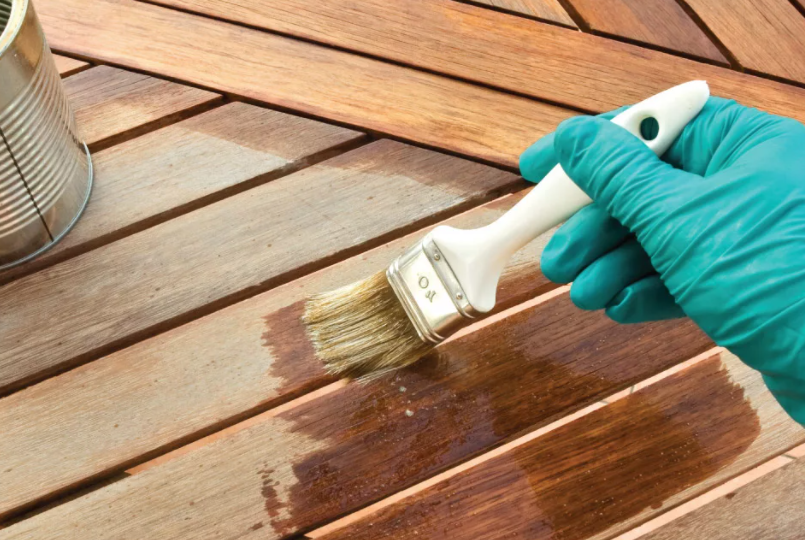 Как покрасить маслом деревянный дом