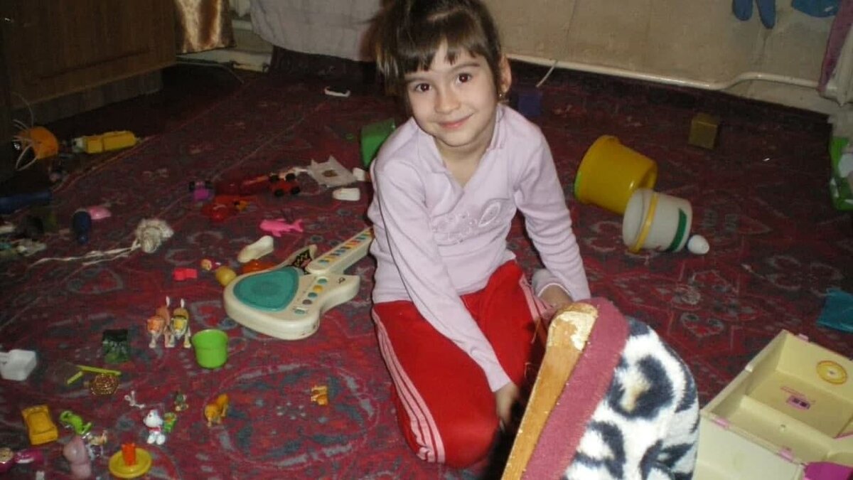 самостоятельная игра нашей девочки