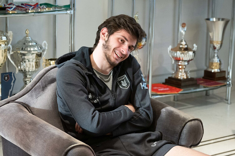 Кварацхелия готовится пойти по стопам своего соотечественника Кахи Каладзе, легендарного игрока «Милана» и «Дженоа», и тоже попробовать себя в итальянском чемпионате. Фото: «БИЗНЕС Online»