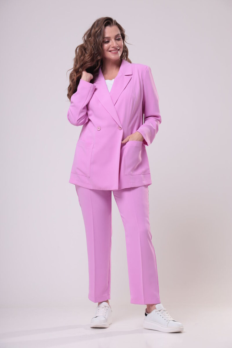 Костюм с пиджаком в розовом цвете 1390 руб
