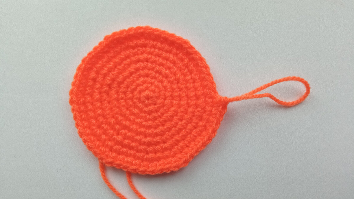 Вязаный круг крючком вторым способом