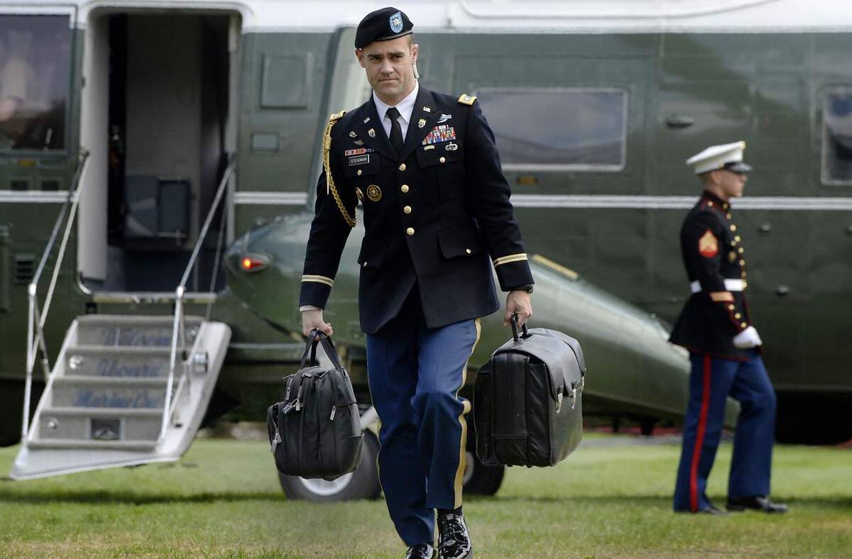 Открытый канал на Ютубе - Тревожный Чемоданчик Байдена