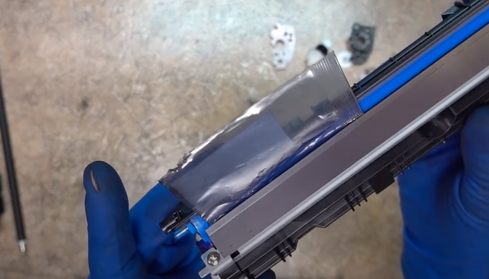 Фото 83. Место, где проклеили крышку