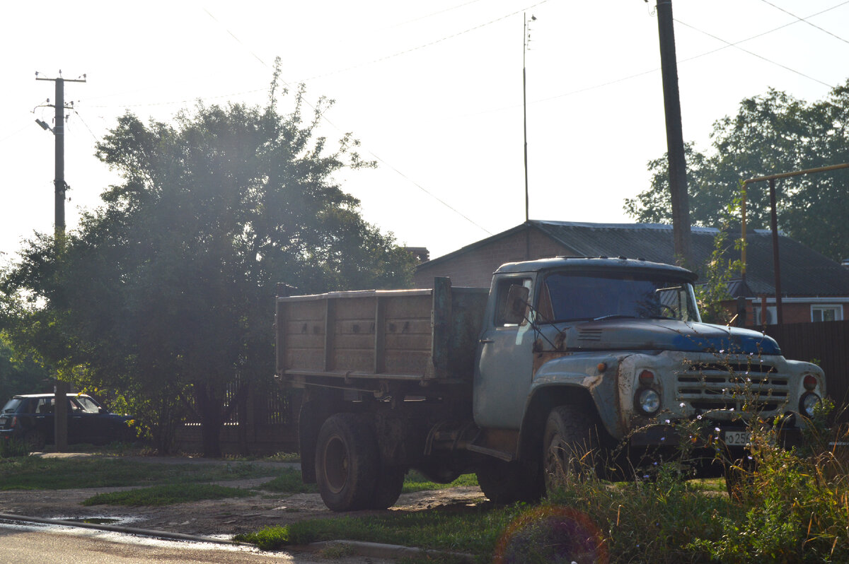 Фото автора. 31.08.2022. ММЗ–554 вновь появился на своей стоянке. Водителя не было.