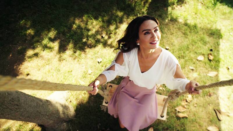 нейрохирург Аслы - кажется, романтичной и воздушной, а на самом деле у дамы стальной характер. Источник фото: Яндекс-картинки 