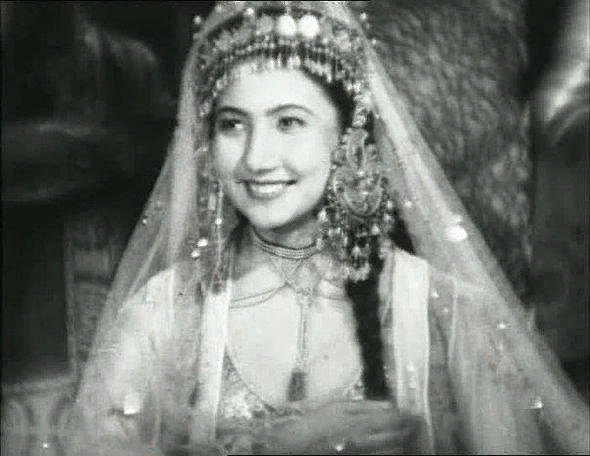 Кадр из фильма «Тахир и Зухра». В роли жены персидского шаха - Зиба Ганиева