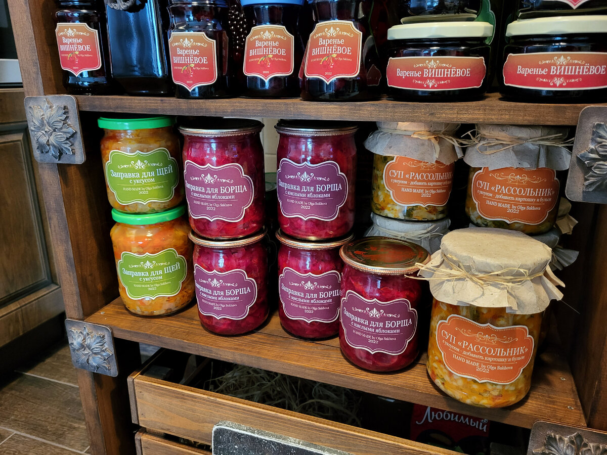 Фото с прошлого года - заготовки супов на полочке - фото автора Ольги Суховой.