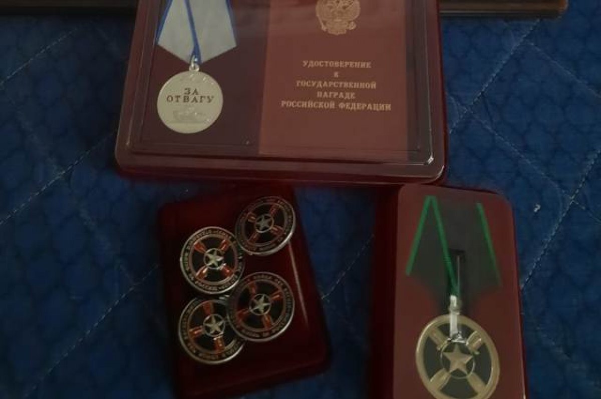 Медали и ордена чвк вагнера. Медаль награждения чвк вагнера. Медали и ордена чвк вагнера. Медали чвк вагнера "за кровь и храбрость". Медали и ордена чвк вагнера.