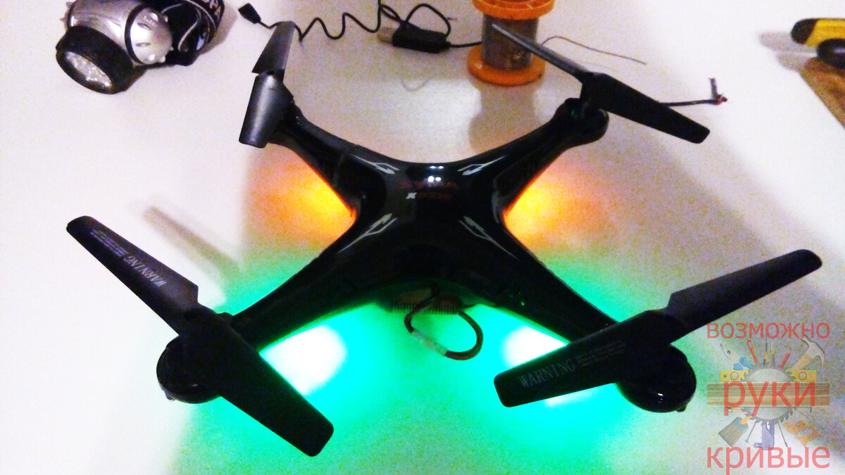 Дрон, квадрокоптер Syma X5SW с FPV камерой