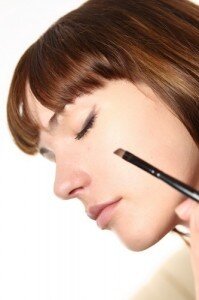 Скрыть прыщи – дело не простое, особенно если они довольно большие. Но нет невозможного.