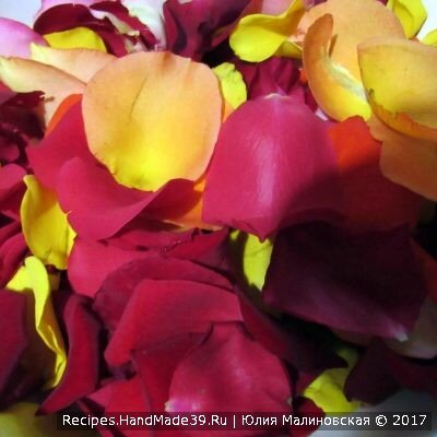 Лепестки роз - основа для ликёра.