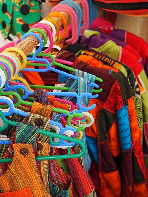 Бывают ли "счастливые" платья? К чему надеть трусы наизнанку? Разные приметы, связанные с одеждой.