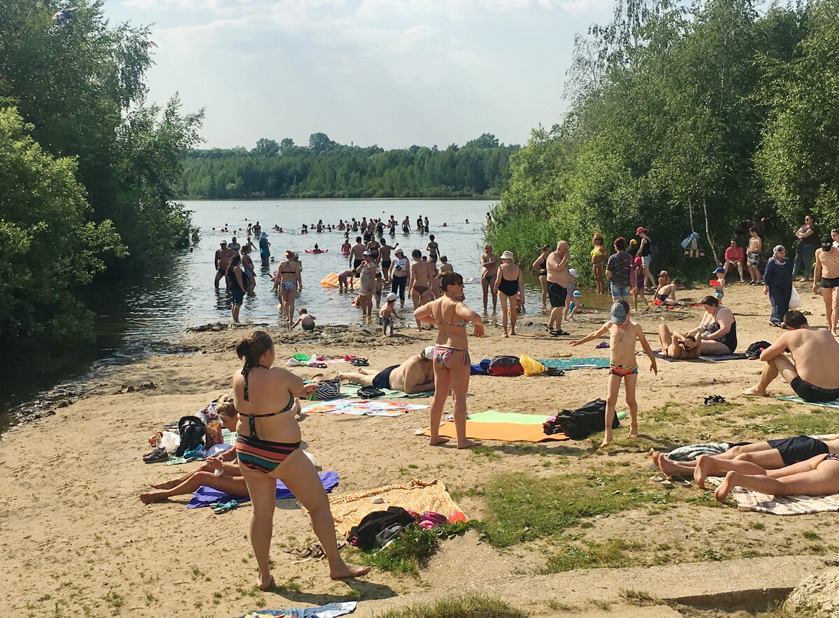 Озеро в дзержинске. Святое озеро Дзержинск Нижегородская область. Дзержинск пляж. Пляж на озере святое Дзержинск.