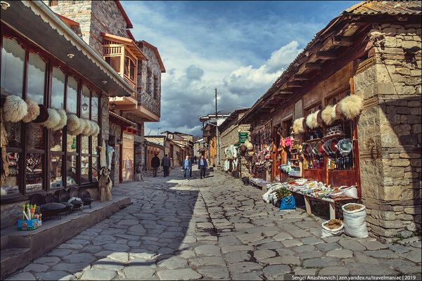 Пока еще не испорченная туризмом и новоделом старинная деревня в Азербайджане (место в копилку)