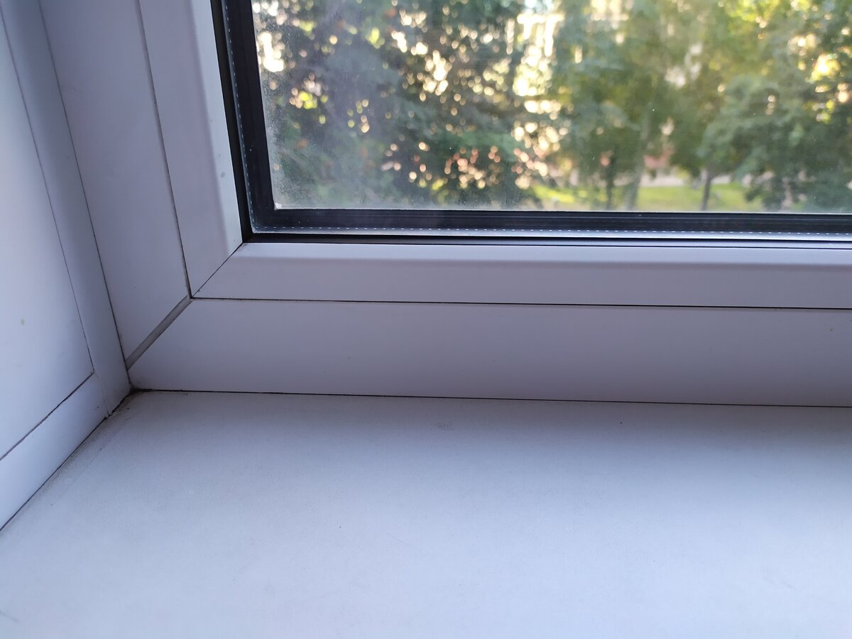 Щель между окном и подоконником: лучший способ, чтобы не прилипала пыль .