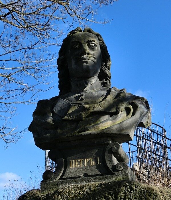 https://pixabay.com/photos/bust-statue-head-karlovy-vary-370809/