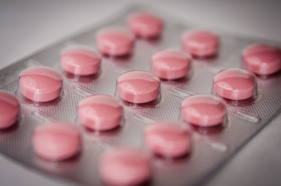 https://cdn.pixabay.com/photo/2014/02/03/11/51/medications-257349_960_720.jpg